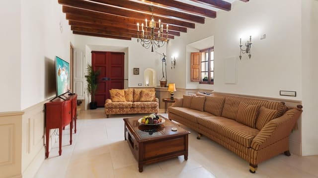 4 makuuhuone Omakotitalo myytävänä paikassa Calvià Pueblo, Calvià mukana uima-altaan 
autotalli - 1 795 000 € (Ref: 9450519)