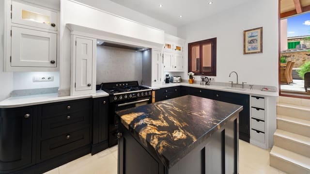 4 makuuhuone Omakotitalo myytävänä paikassa Calvià Pueblo, Calvià mukana uima-altaan 
autotalli - 1 795 000 € (Ref: 9450519)