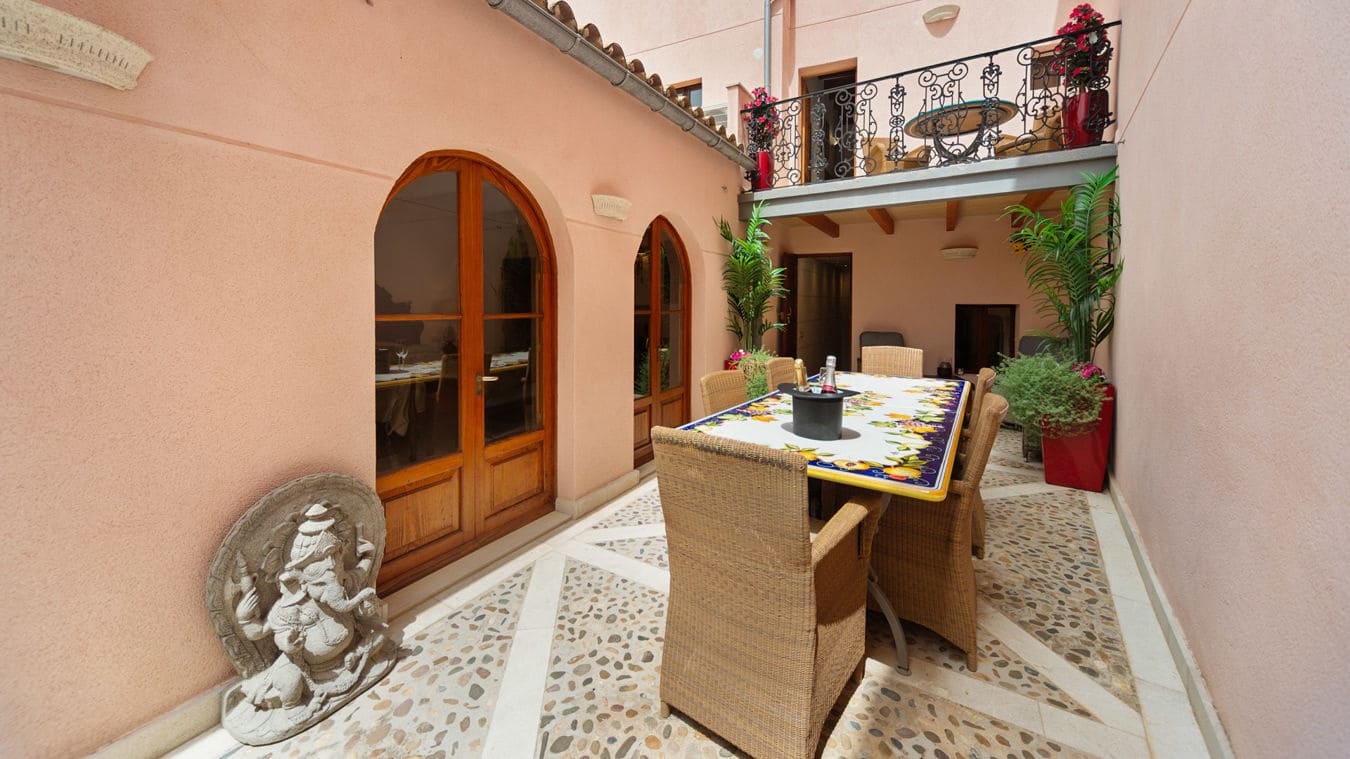 4 makuuhuone Omakotitalo myytävänä paikassa Calvia mukana uima-altaan 
autotalli - 1 795 000 € (Ref: 9450519)