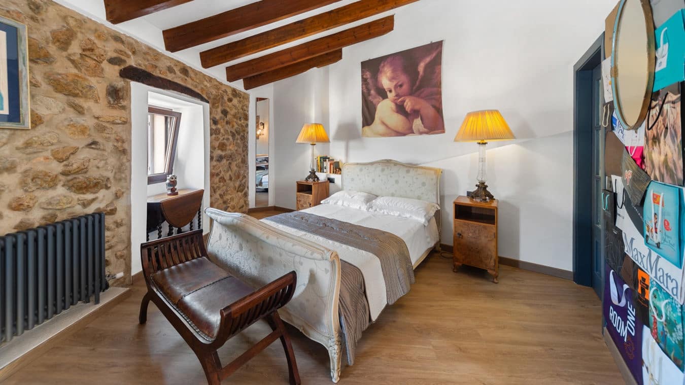 4 makuuhuone Omakotitalo myytävänä paikassa Calvia mukana uima-altaan 
autotalli - 1 795 000 € (Ref: 9450519)