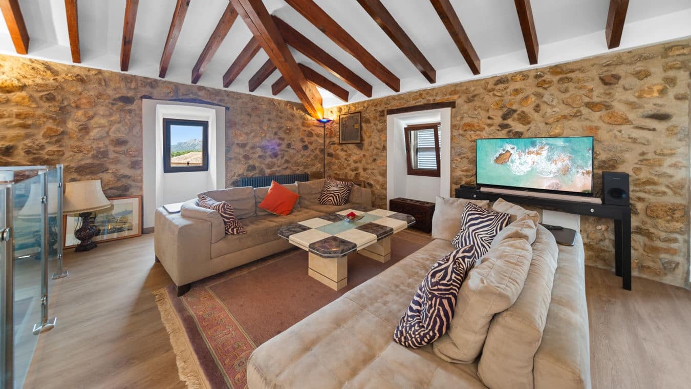 4 makuuhuone Omakotitalo myytävänä paikassa Calvia mukana uima-altaan 
autotalli - 1 795 000 € (Ref: 9450519)