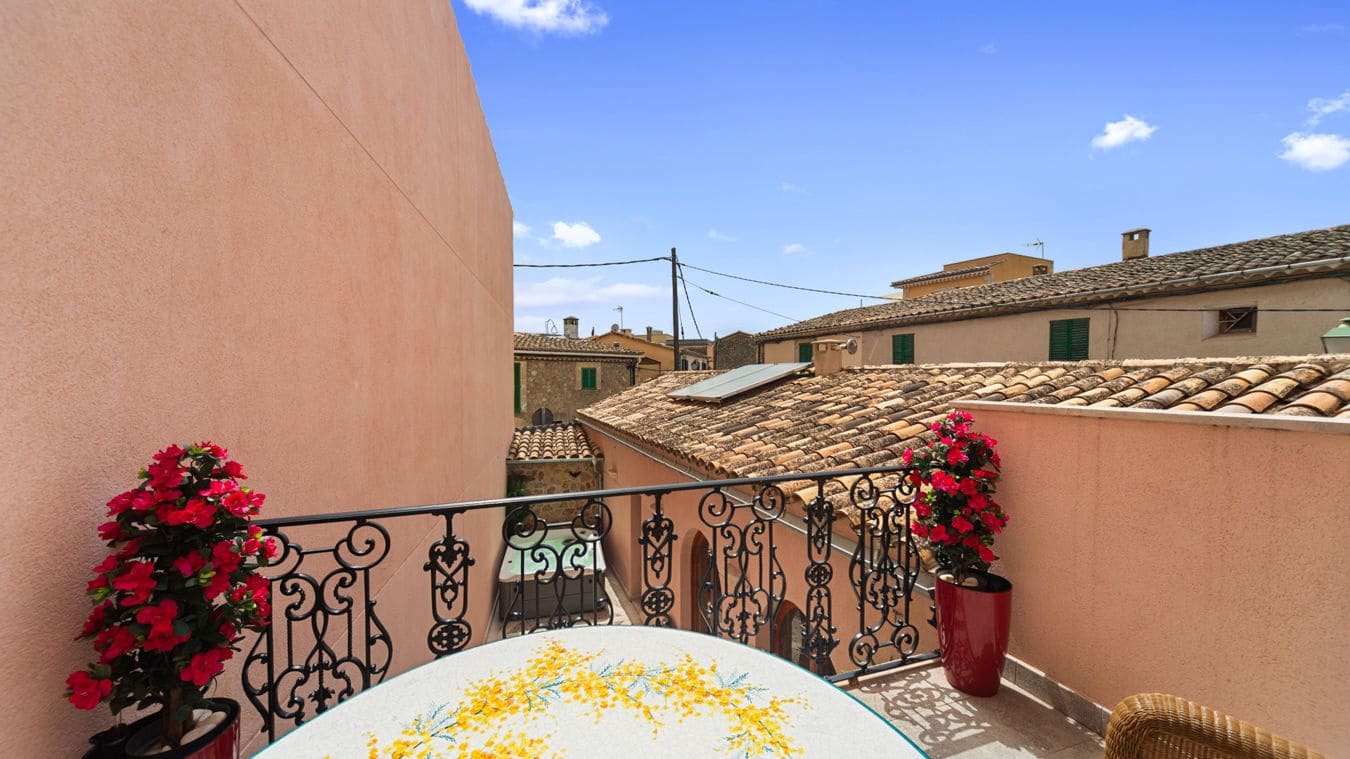 4 makuuhuone Omakotitalo myytävänä paikassa Calvia mukana uima-altaan 
autotalli - 1 795 000 € (Ref: 9450519)