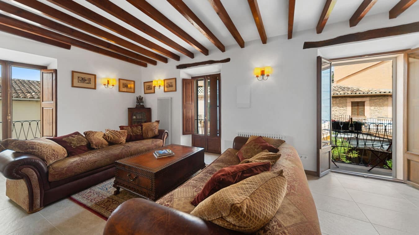 4 makuuhuone Omakotitalo myytävänä paikassa Calvia mukana uima-altaan 
autotalli - 1 795 000 € (Ref: 9450519)