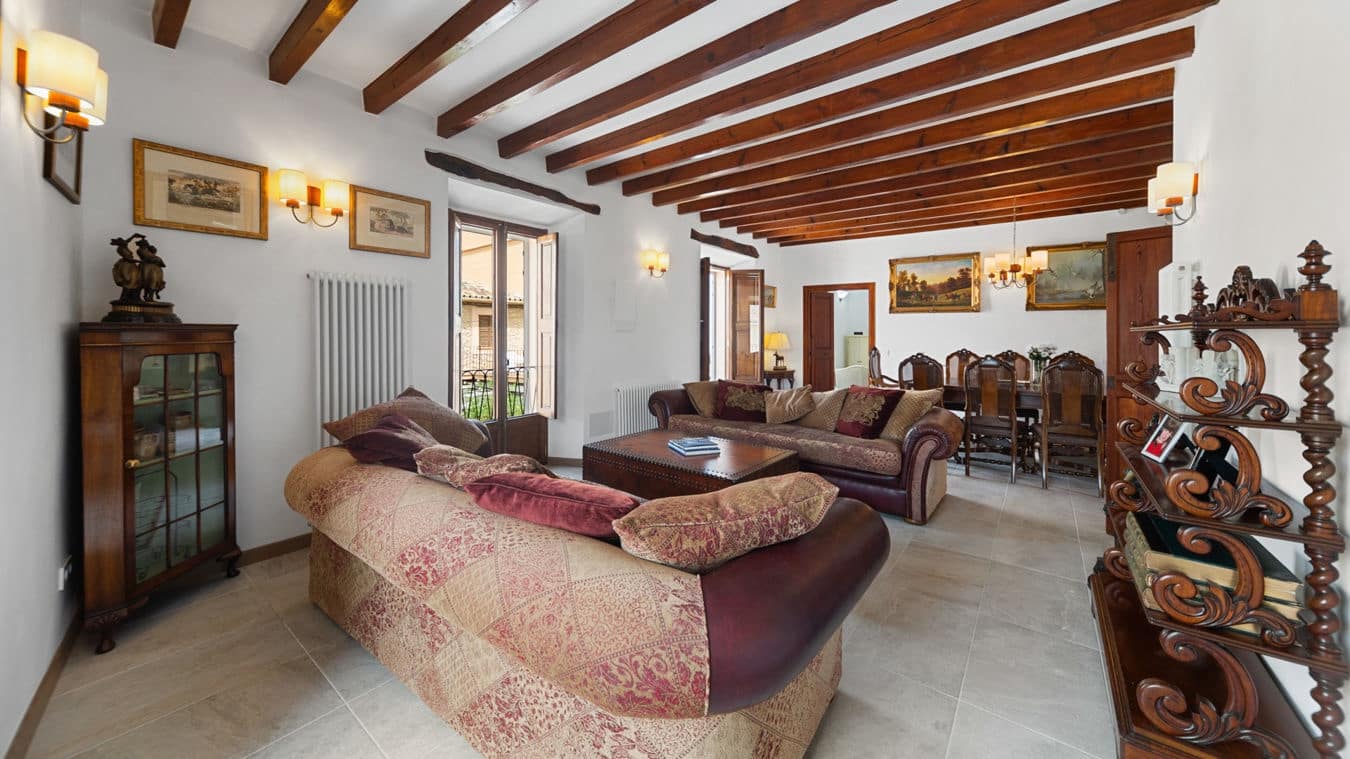 4 makuuhuone Omakotitalo myytävänä paikassa Calvia mukana uima-altaan 
autotalli - 1 795 000 € (Ref: 9450519)