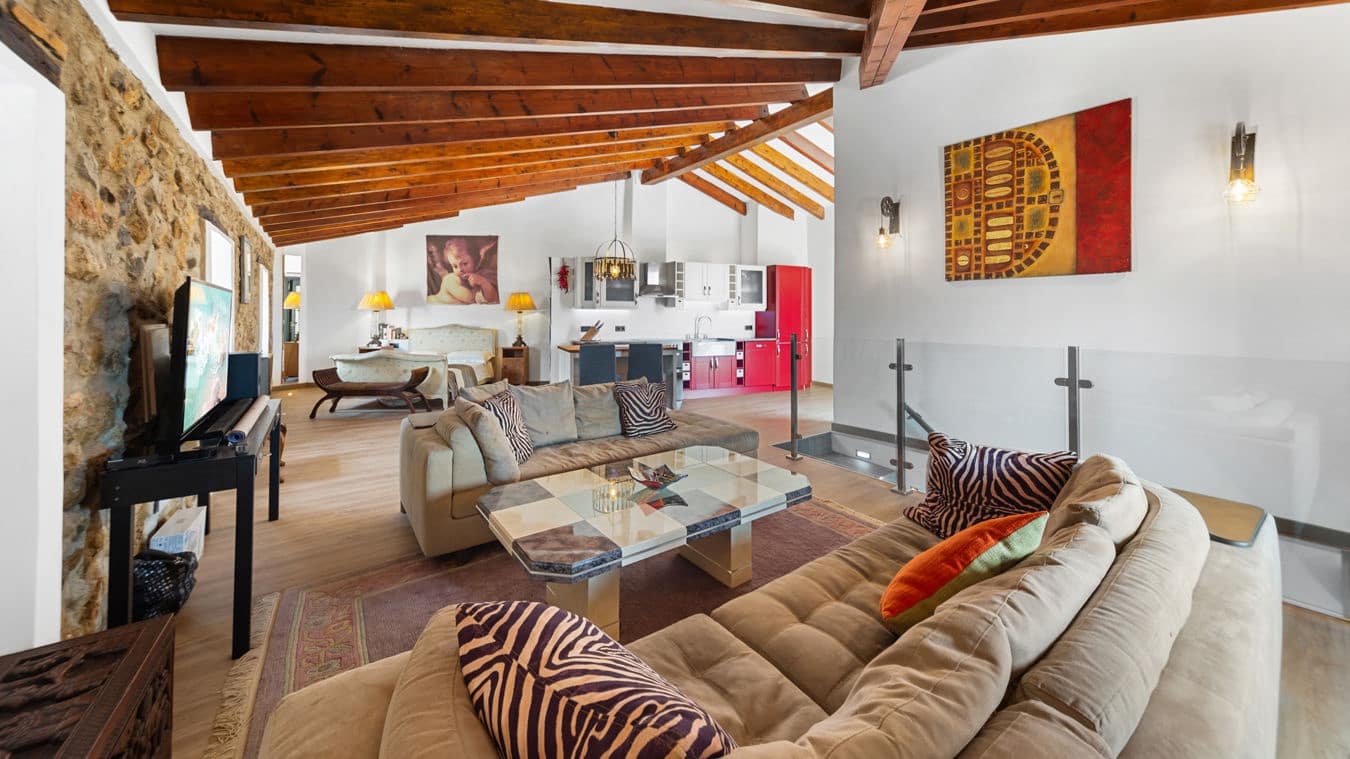 4 makuuhuone Omakotitalo myytävänä paikassa Calvia mukana uima-altaan 
autotalli - 1 795 000 € (Ref: 9450519)