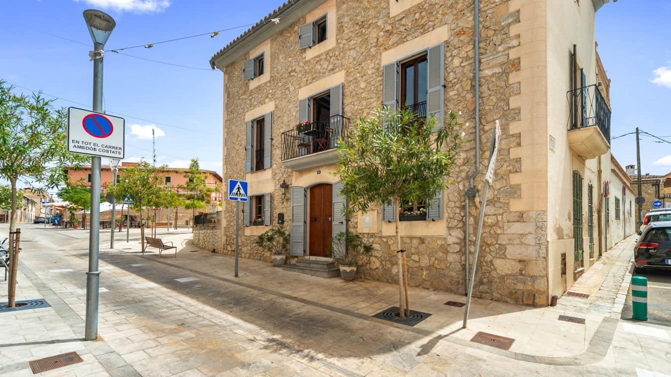 4 makuuhuone Omakotitalo myytävänä paikassa Calvia mukana uima-altaan 
autotalli - 1 795 000 € (Ref: 9450519)