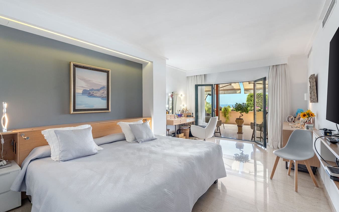 4 bedroom Apartment for sale in Bendinat with pool garage - € 2,690,000 (Ref: 9450520)