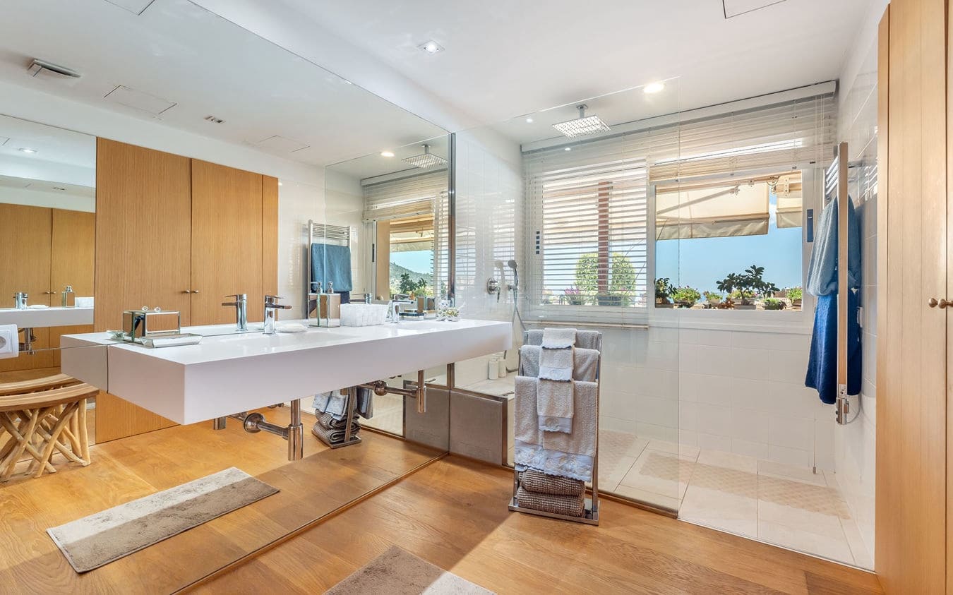 4 bedroom Apartment for sale in Bendinat with pool garage - € 2,690,000 (Ref: 9450520)