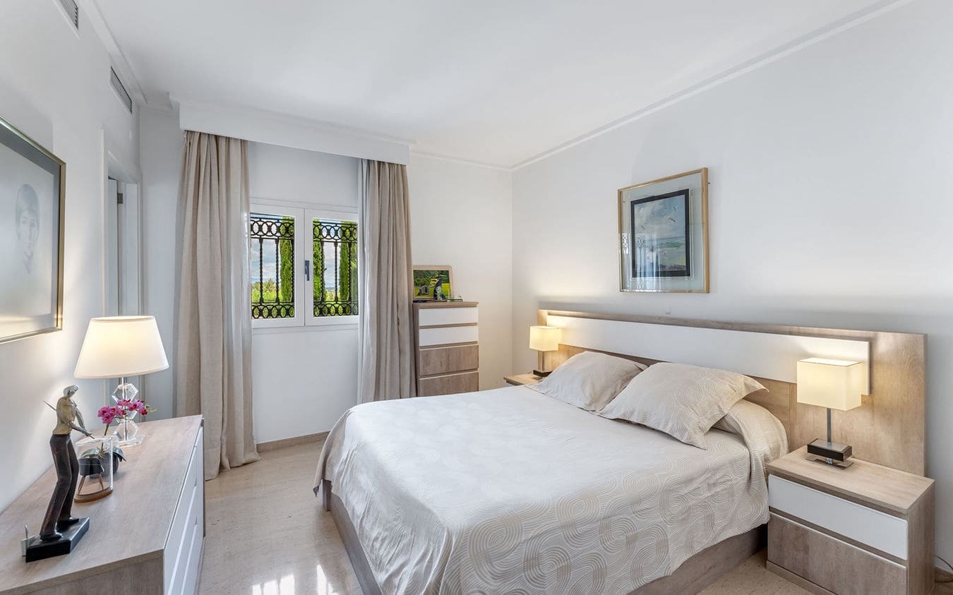 4 bedroom Apartment for sale in Bendinat with pool garage - € 2,690,000 (Ref: 9450520)