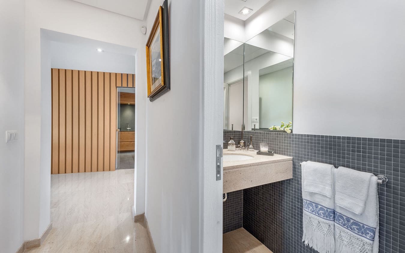 4 bedroom Apartment for sale in Bendinat with pool garage - € 2,690,000 (Ref: 9450520)