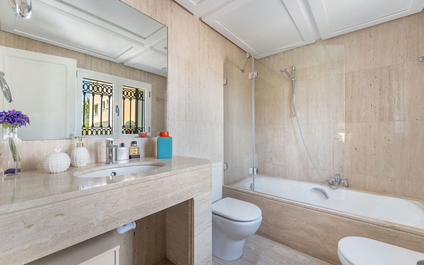 4 bedroom Apartment for sale in Bendinat with pool garage - € 2,690,000 (Ref: 9450520)