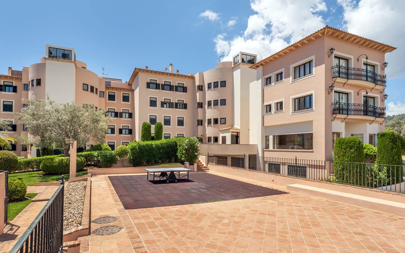 4 bedroom Apartment for sale in Bendinat with pool garage - € 2,690,000 (Ref: 9450520)