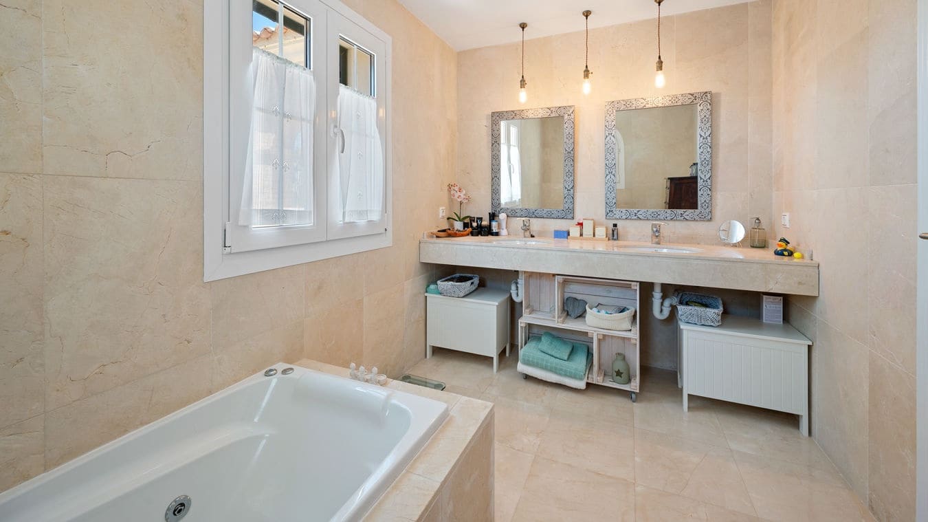 3 sovrum Semi-fristående Villa till salu i Puig de Ros med pool garage - 1 090 000 € (Ref: 9450530)