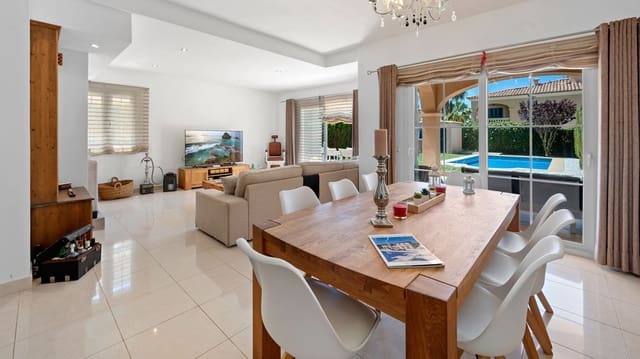 3 soverom Kjedet enebolig til salgs i Puig de Ros, Llucmajor med svømmebasseng garasje - € 1 090 000 (Ref: 9450530)