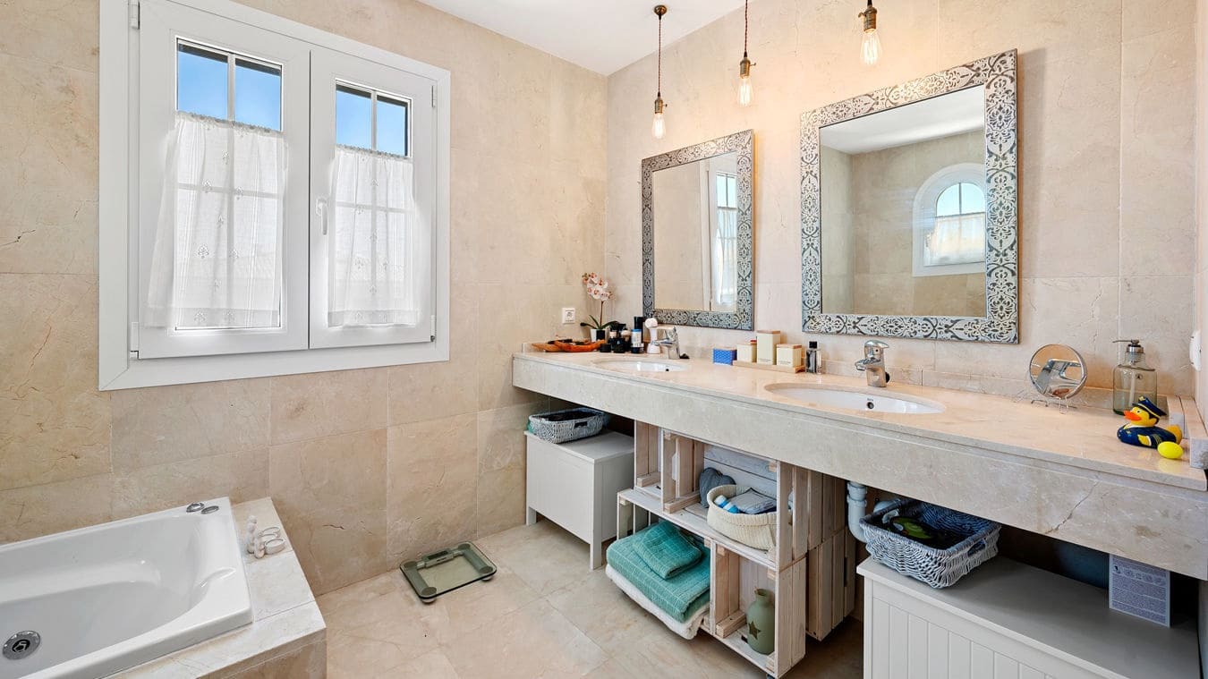 3 sovrum Semi-fristående Villa till salu i Puig de Ros med pool garage - 1 090 000 € (Ref: 9450530)