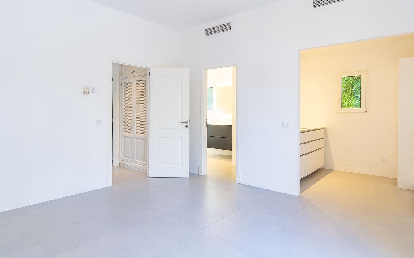 5 bedroom Villa for sale in Puerto de Andratx with pool garage - € 3,300,000 (Ref: 9453632)