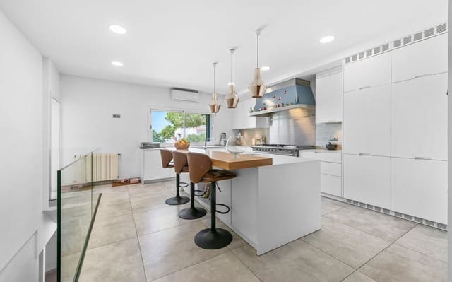 4 makuuhuone Huvila myytävänä paikassa Santa Ponsa, Calvià mukana uima-altaan 
autotalli - 2 800 000 € (Ref: 9462655)