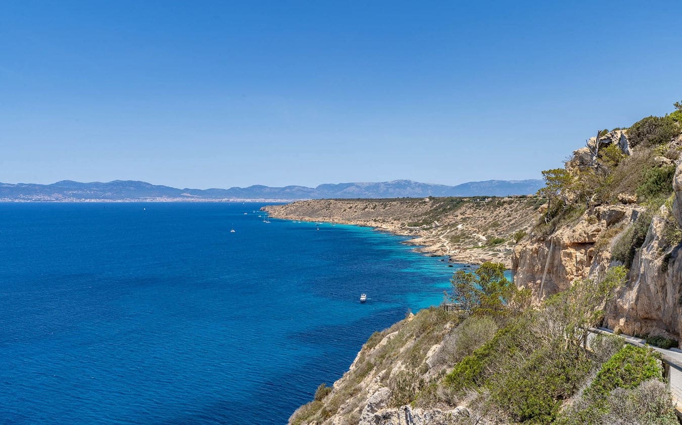 3 bedroom Villa for sale in Badia Blava with pool garage - € 1,190,000 (Ref: 9471575)