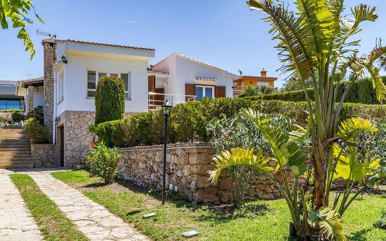 3 bedroom Villa for sale in Badia Blava with pool garage - € 1,190,000 (Ref: 9471575)