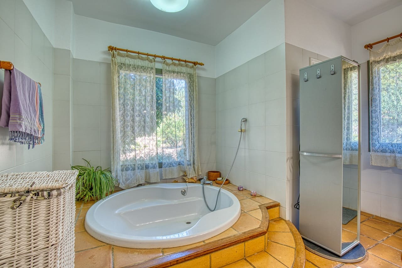 5 bedroom Finca/Country House for sale in Esporles with pool garage - € 1,900,000 (Ref: 9474380)