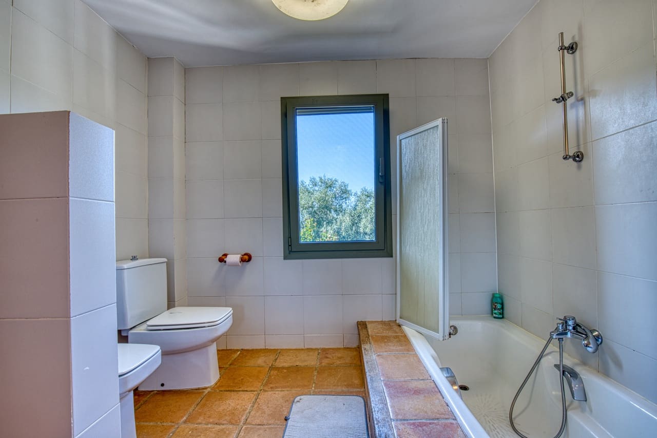 5 bedroom Finca/Country House for sale in Esporles with pool garage - € 1,900,000 (Ref: 9474380)