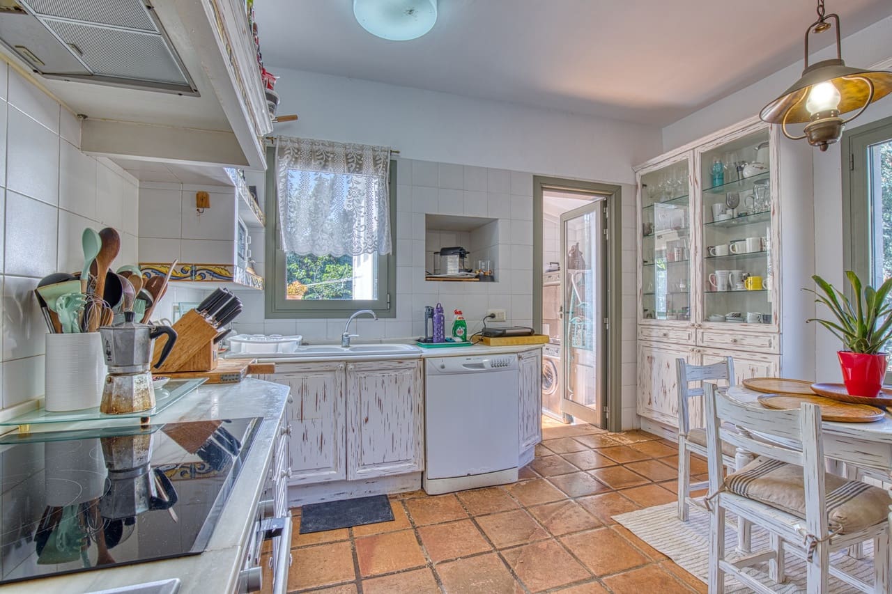 5 bedroom Finca/Country House for sale in Esporles with pool garage - € 1,900,000 (Ref: 9474380)