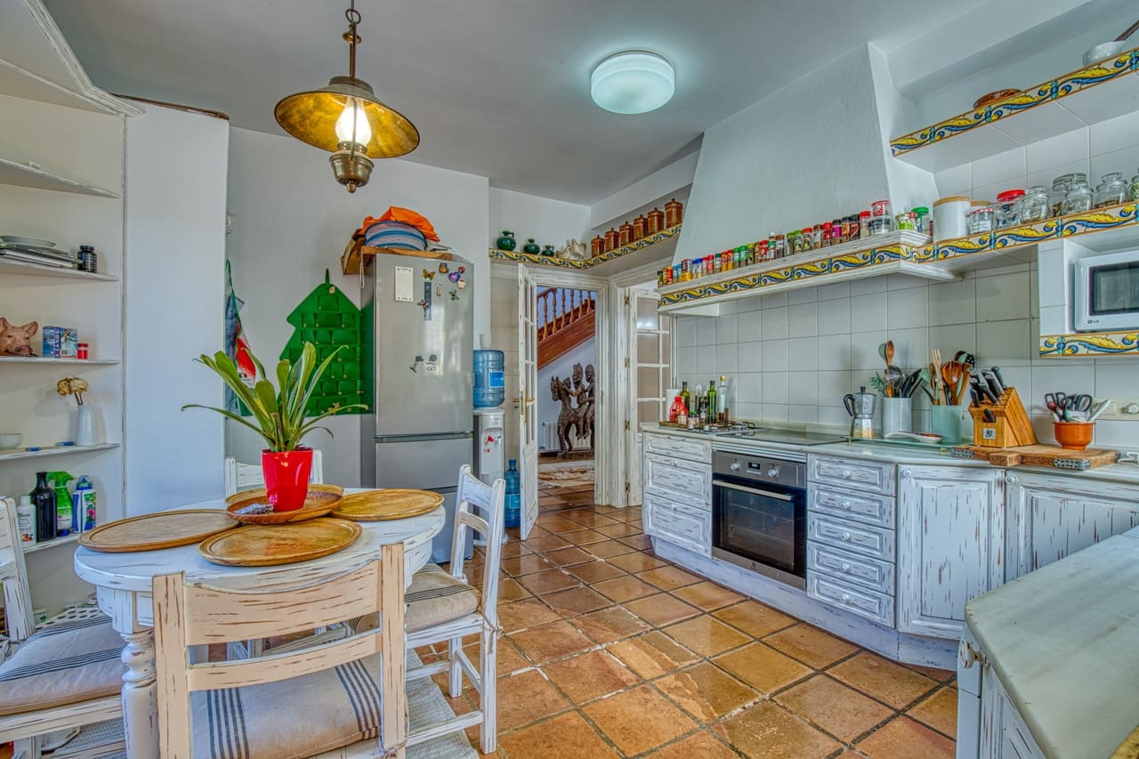 5 bedroom Finca/Country House for sale in Esporles with pool garage - € 1,900,000 (Ref: 9474380)