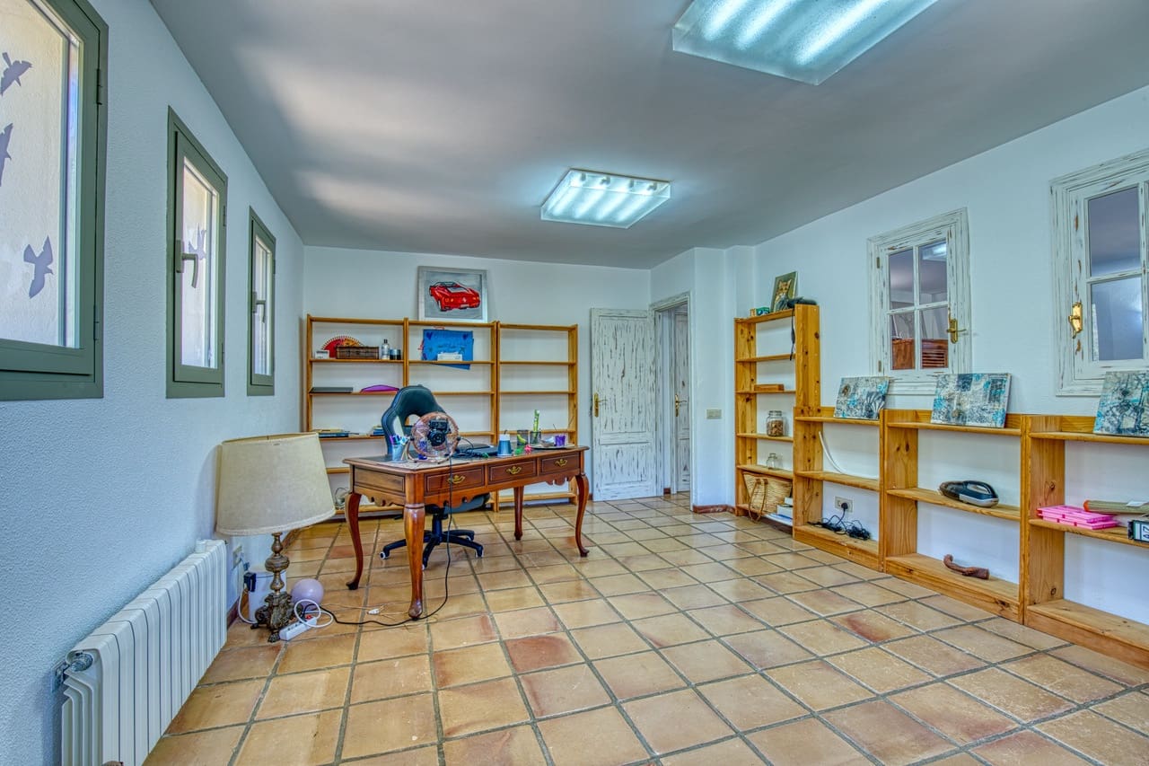 5 bedroom Finca/Country House for sale in Esporles with pool garage - € 1,900,000 (Ref: 9474380)