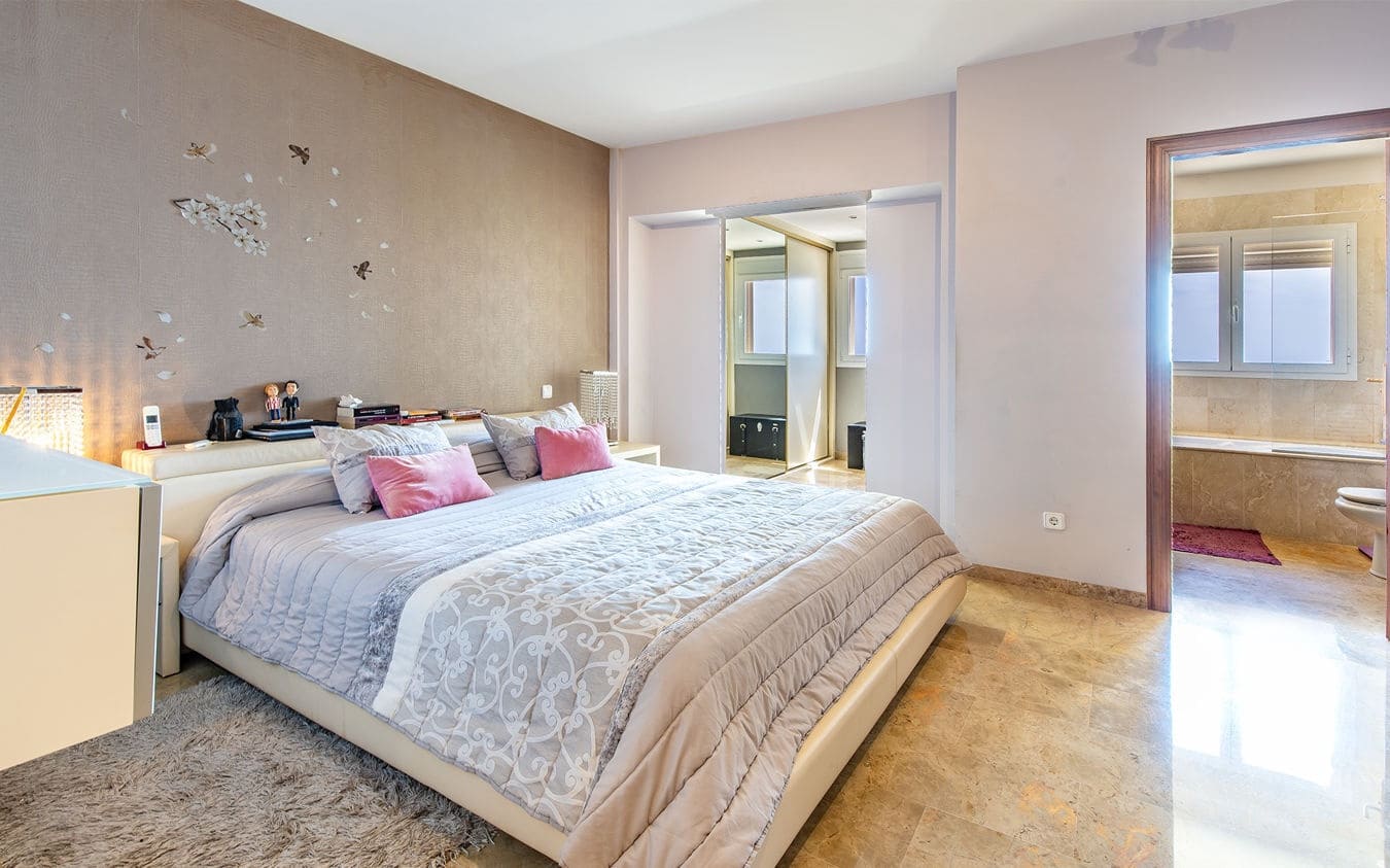 4 sypialnia Dom blizniak na sprzedaż w Puig de Ros z basenem garażem - 3 195 000 € (Ref: 9474466)