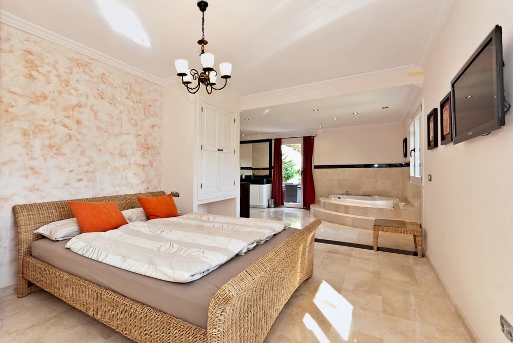 3 sovrum Villa till salu i Costa de la Calma med pool - 2 650 000 € (Ref: 9478899)