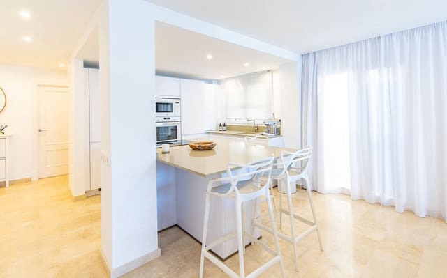 2 makuuhuone Huoneisto myytävänä paikassa Puerto de Andratx, Andratx mukana uima-altaan 
autotalli - 990 000 € (Ref: 9488520)