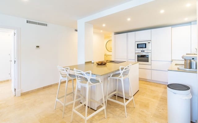 2 makuuhuone Huoneisto myytävänä paikassa Puerto de Andratx, Andratx mukana uima-altaan 
autotalli - 990 000 € (Ref: 9488520)