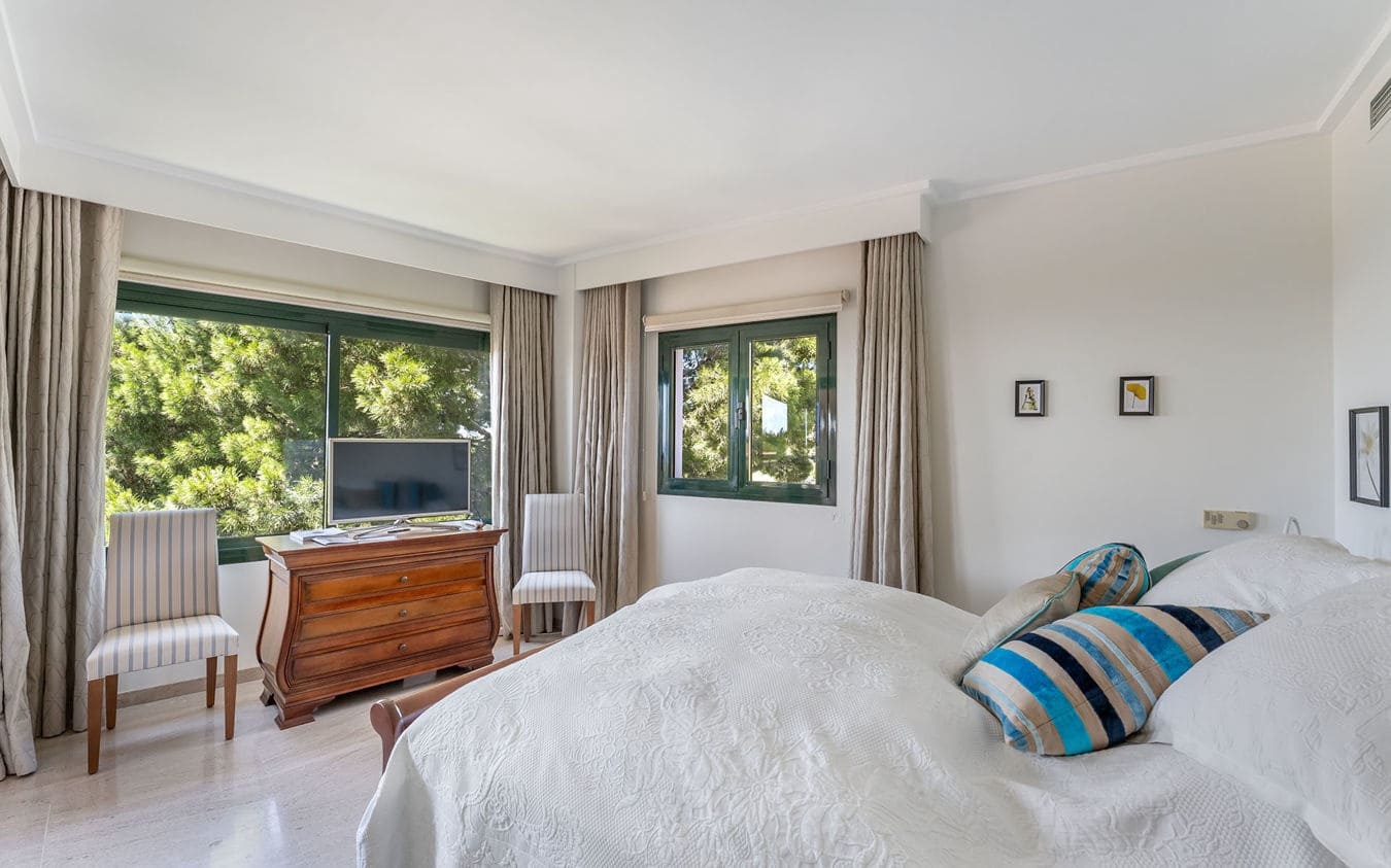 3 bedroom Penthouse for sale in Bendinat with pool garage - € 2,395,000 (Ref: 9495539)