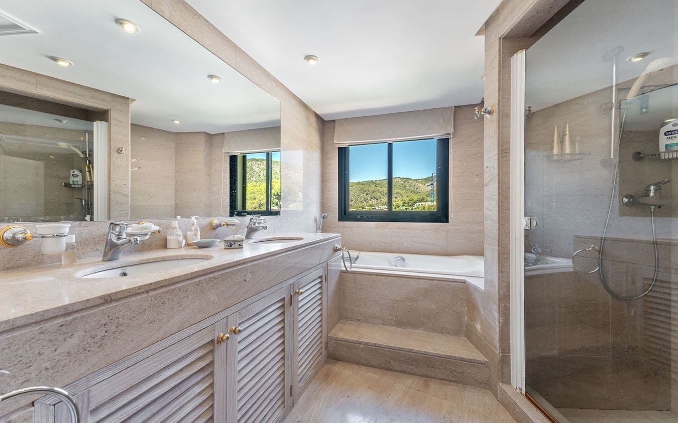 3 bedroom Penthouse for sale in Bendinat with pool garage - € 2,395,000 (Ref: 9495539)