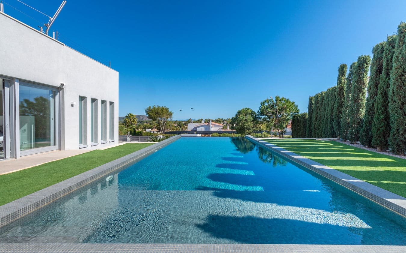 Chalet de 5 habitaciones en Santa Ponsa en venta con piscina garaje - 5.900.000 € (Ref: 9516483)