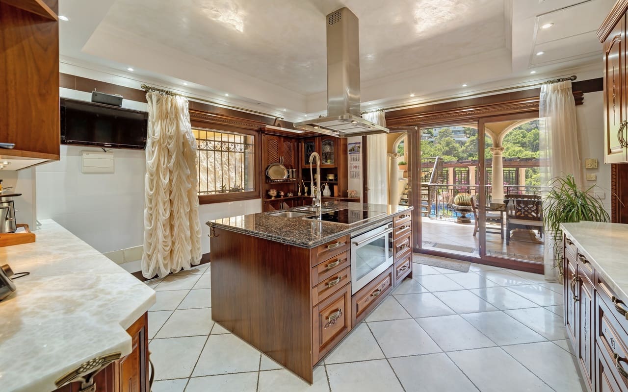 7 bedroom Villa for sale in Puerto de Andratx with pool garage - € 7,400,000 (Ref: 9521410)