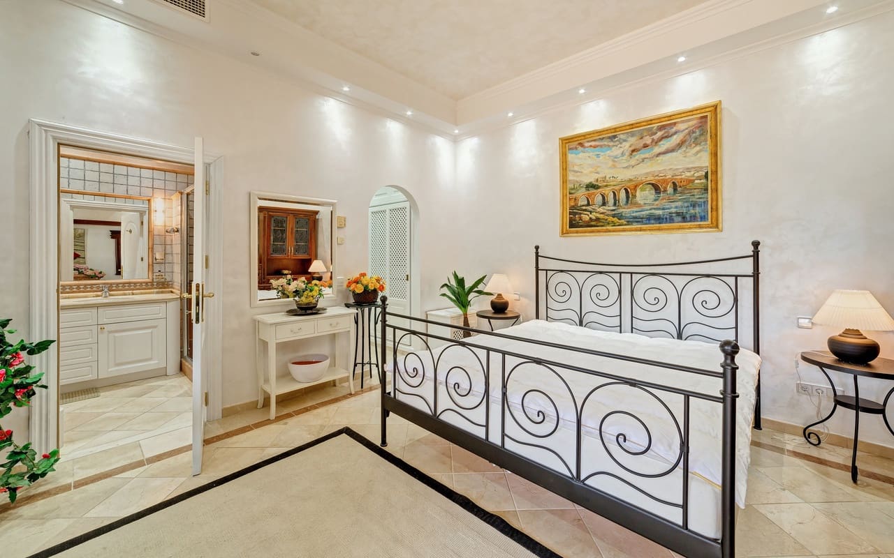 7 bedroom Villa for sale in Puerto de Andratx with pool garage - € 7,400,000 (Ref: 9521410)