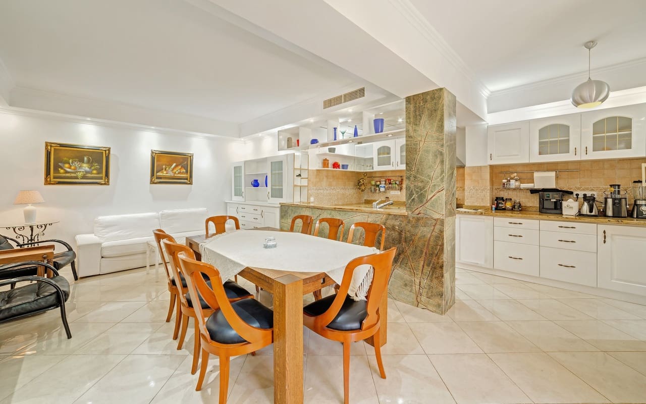 7 bedroom Villa for sale in Puerto de Andratx with pool garage - € 7,400,000 (Ref: 9521410)