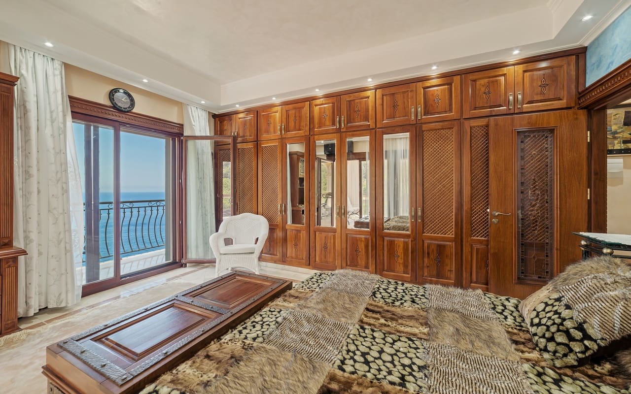 7 bedroom Villa for sale in Puerto de Andratx with pool garage - € 7,400,000 (Ref: 9521410)