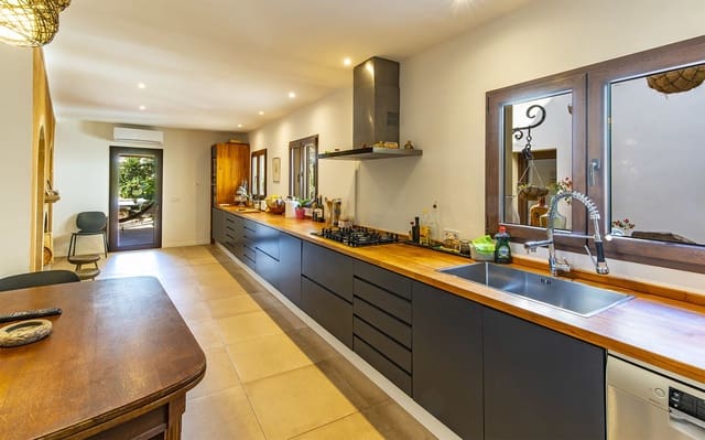 4 soveværelse Byhus til salg i Llucmajor med swimmingpool - € 1.900.000 (Ref: 9521779)