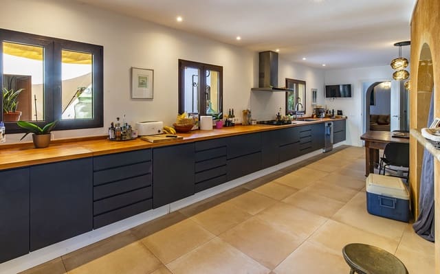 4 soveværelse Byhus til salg i Llucmajor med swimmingpool - € 1.900.000 (Ref: 9521779)