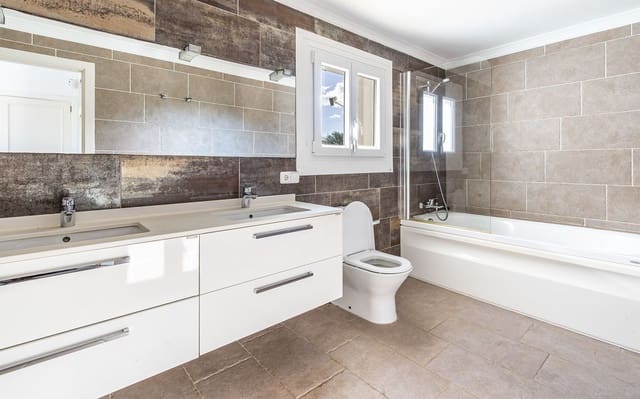 5 chambre Villa/Maison à vendre à Palmanova, Calvià avec piscine garage - 1 750 000 € (Ref: 9521784)