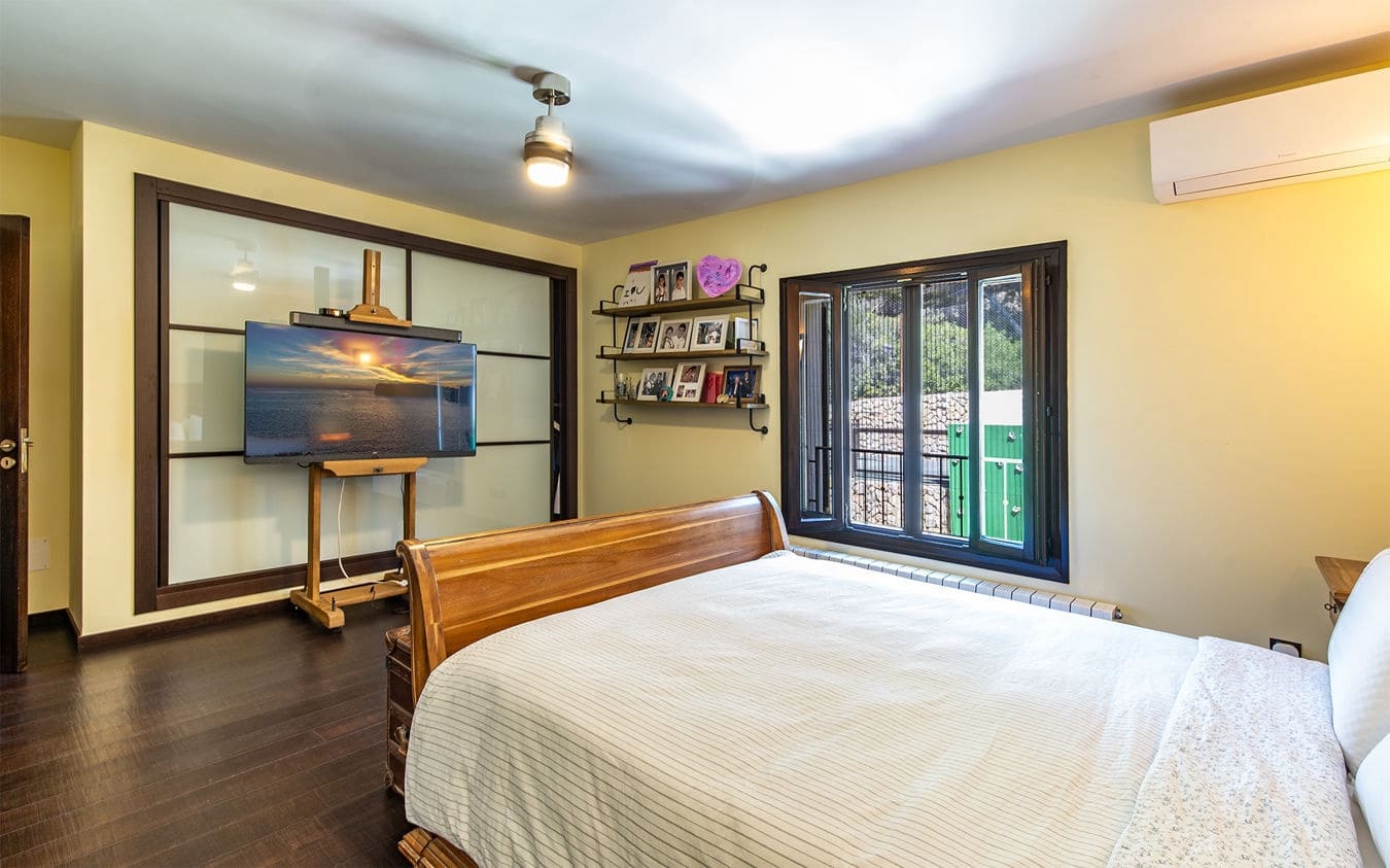 4 bedroom Villa for sale in Calvia with pool garage - € 2,099,000 (Ref: 9524812)