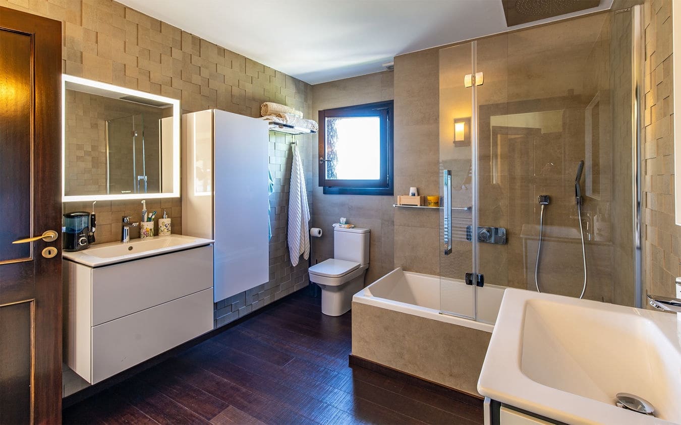 4 bedroom Villa for sale in Calvia with pool garage - € 2,099,000 (Ref: 9524812)