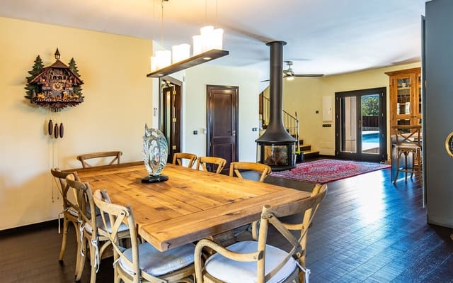 4 slaapkamer Villa te koop in Calvià Pueblo, Calvià met zwembad garage - € 2.099.000 (Ref: 9524812)