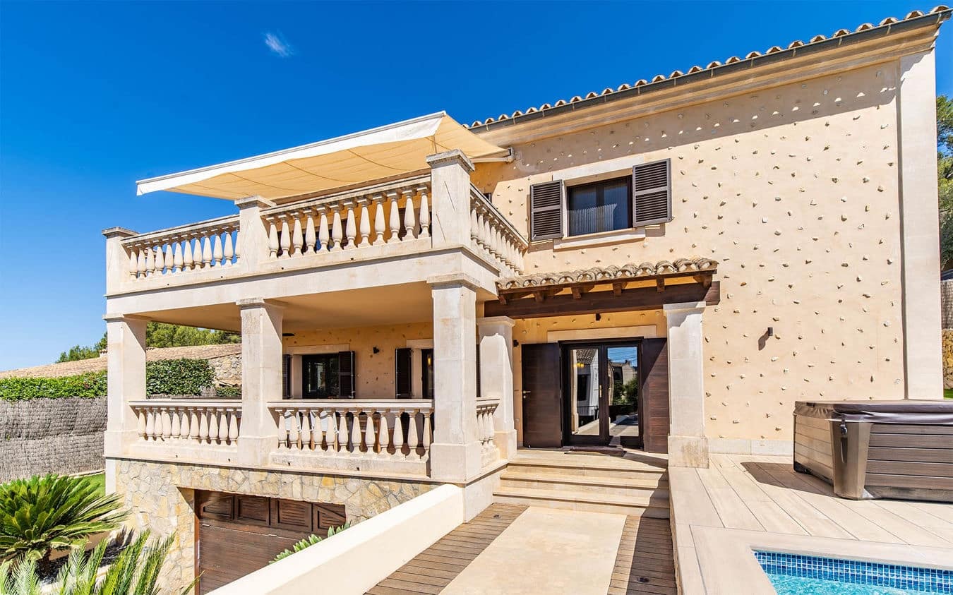 4 bedroom Villa for sale in Calvia with pool garage - € 2,099,000 (Ref: 9524812)