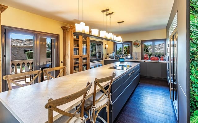 4 slaapkamer Villa te koop in Calvià Pueblo, Calvià met zwembad garage - € 2.099.000 (Ref: 9524812)