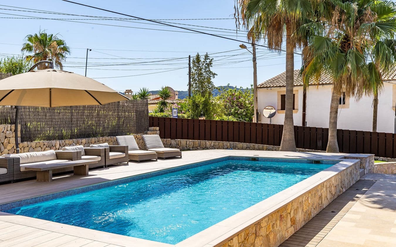 4 bedroom Villa for sale in Calvia with pool garage - € 2,099,000 (Ref: 9524812)