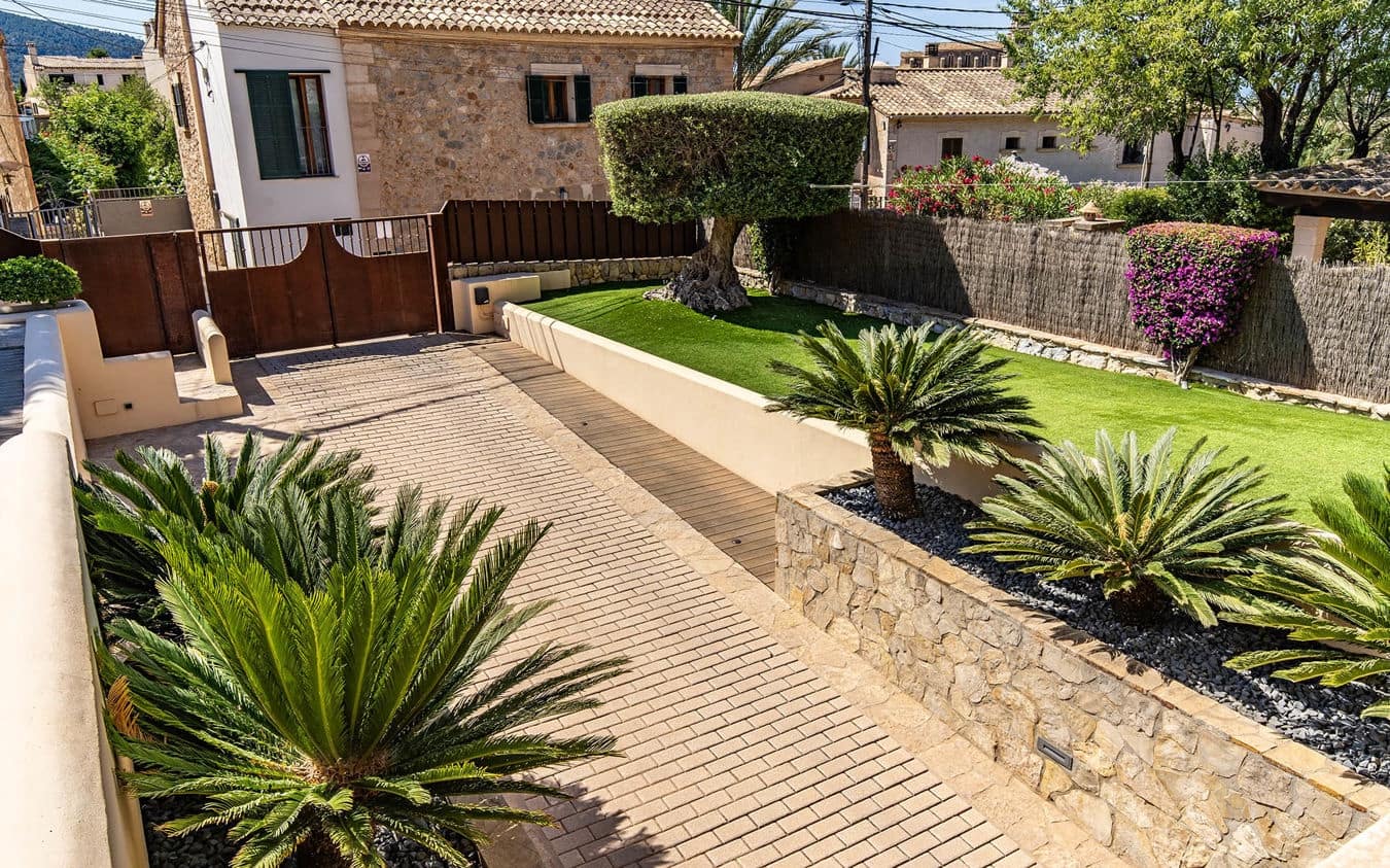 4 bedroom Villa for sale in Calvia with pool garage - € 2,099,000 (Ref: 9524812)