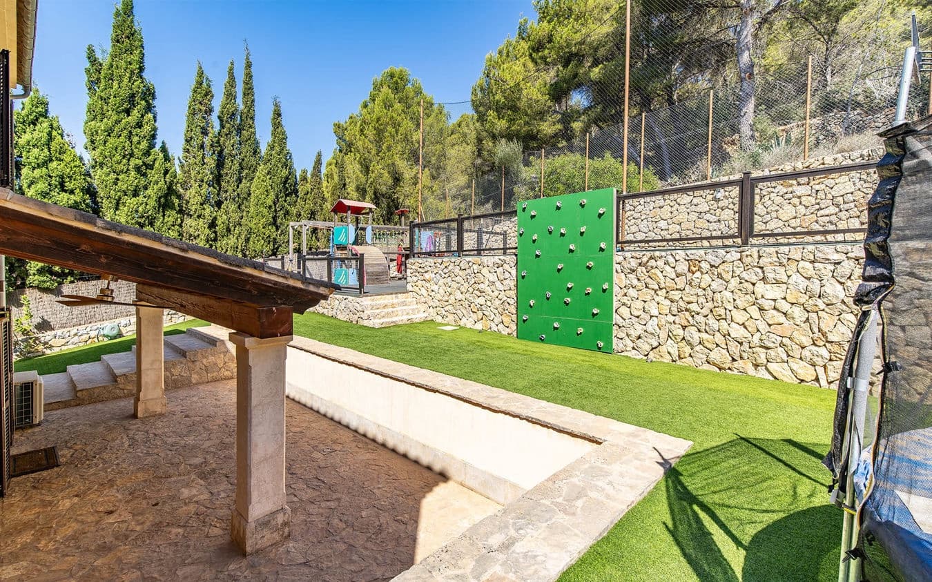 4 bedroom Villa for sale in Calvia with pool garage - € 2,099,000 (Ref: 9524812)